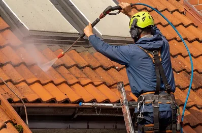 Démoussage et hydrofuge de toiture à Verreries-de-Moussans